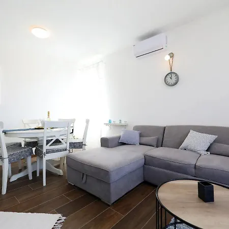 Exclusive With Heated Pool, Roofed Terrace With Jaccuzi,,300m From The Sea Villa