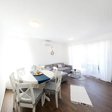 Villa Exclusive With Heated Pool, Roofed Terrace With Jaccuzi,,300m From The Sea *