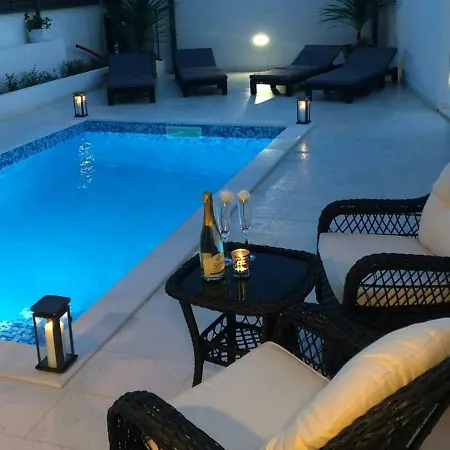 Exclusive With Heated Pool, Roofed Terrace With Jaccuzi,,300m From The Sea Villa *