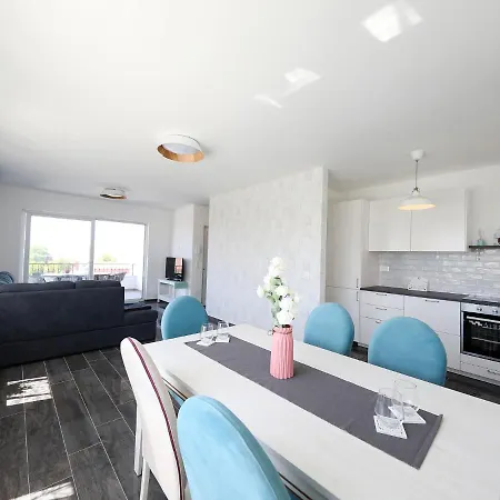 Exclusive With Heated Pool, Roofed Terrace With Jaccuzi,,300m From The Sea Sveti Filip i Jakov