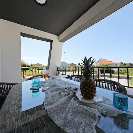 Villa Exclusive With Heated Pool, Roofed Terrace With Jaccuzi,,300m From The Sea