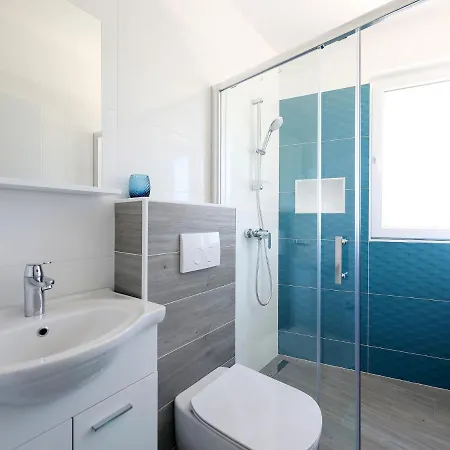 Villa Exclusive With Heated Pool, Roofed Terrace With Jaccuzi,,300m From The Sea