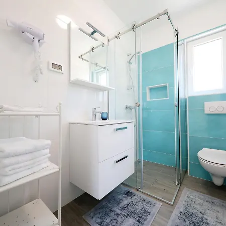 Villa Exclusive With Heated Pool, Roofed Terrace With Jaccuzi,,300m From The Sea Sveti Filip i Jakov