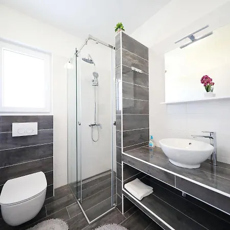 Exclusive With Heated Pool, Roofed Terrace With Jaccuzi,,300m From The Sea
