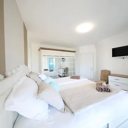 Villa Exclusive With Heated Pool, Roofed Terrace With Jaccuzi,,300m From The Sea *